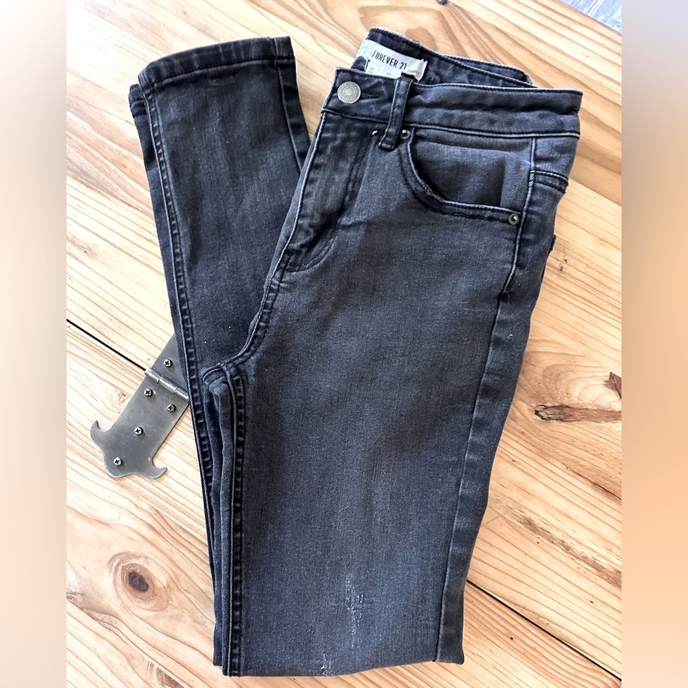 Forever 21 black/gray skinny distressed jeans. 016
